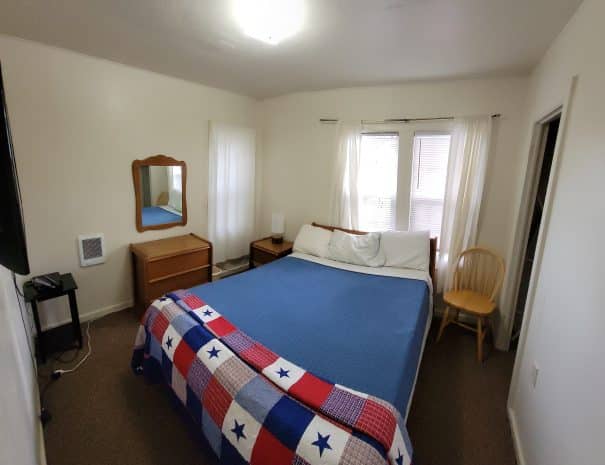 Hillcrest Inn Room 106 Bedroom 1